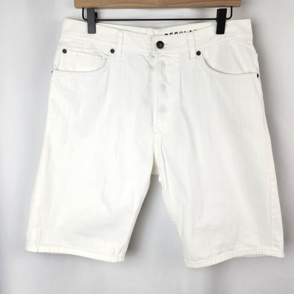Divided H&M Women's White Button Fly Bermuda Shorts Size 32 NWT